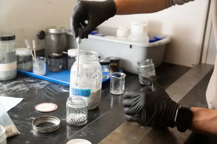 A Recipe for Zero-Emission Fuel: Soda Cans, Seawater, and Caffeine