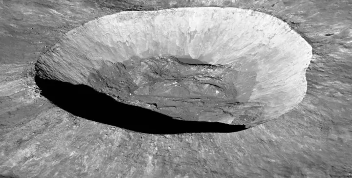 A new type of seismic sensor to detect moonquakes